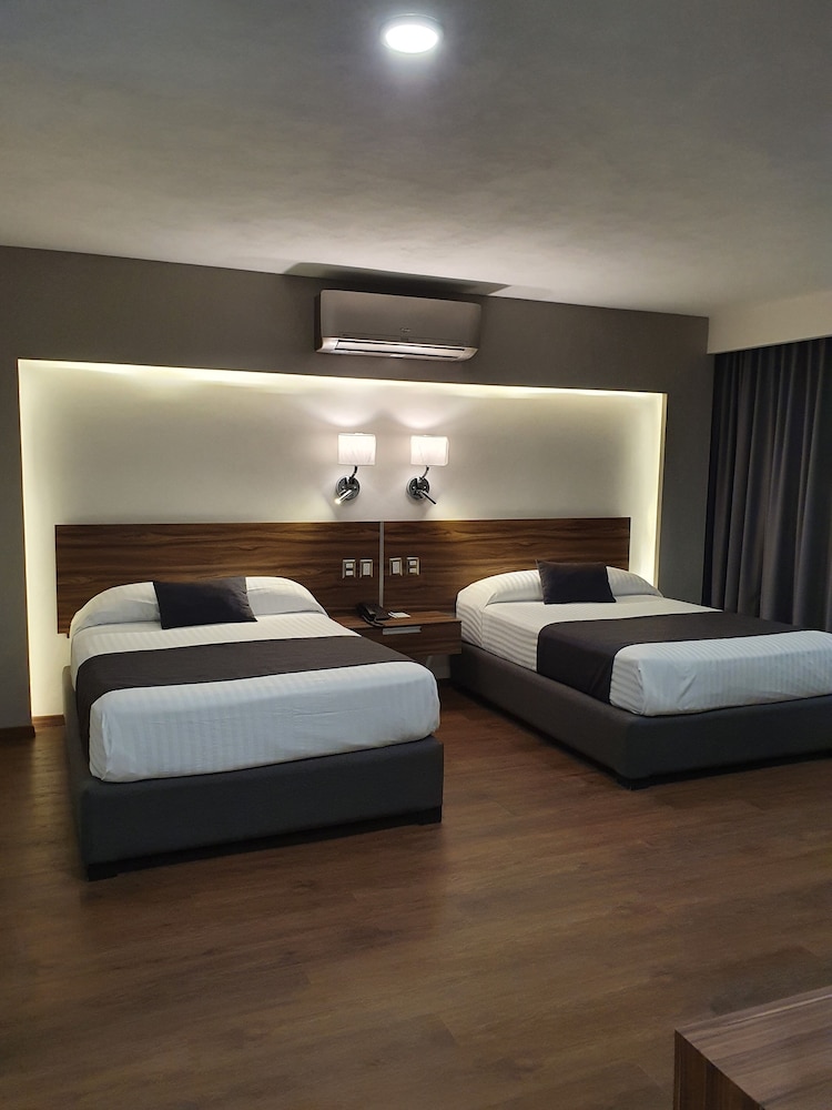 Estanza Hotel and Suites 13/58