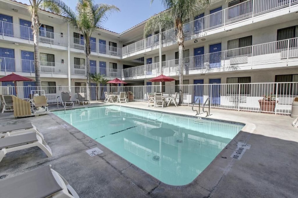 Studio6 Suites Bellflower, CA - Los Angeles 35/40