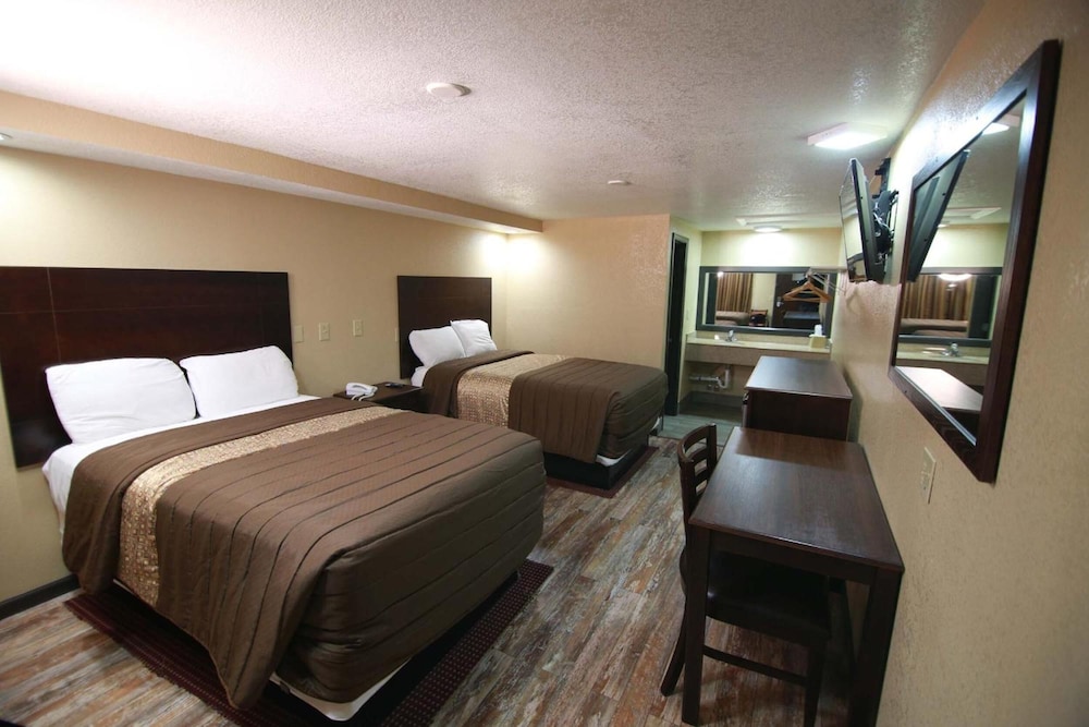 BASIC, SINGLE, 2 DOUBLE BEDS