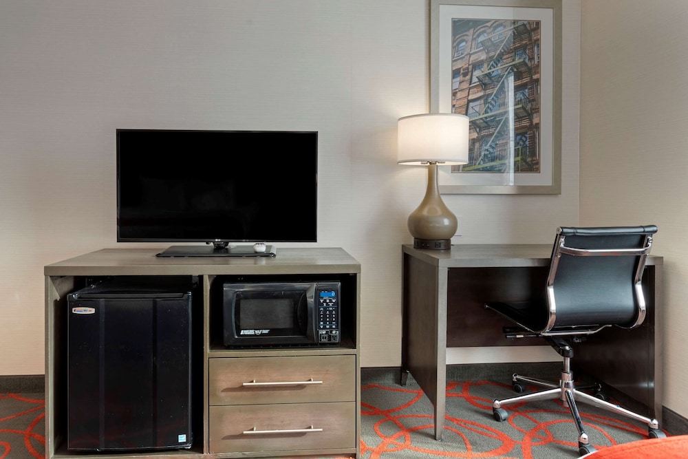 Comfort Inn And Suites Near Stadium 40/44