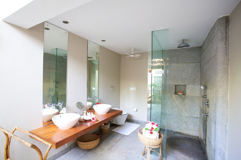 NEELESHWAR HERMITAGE 42/42