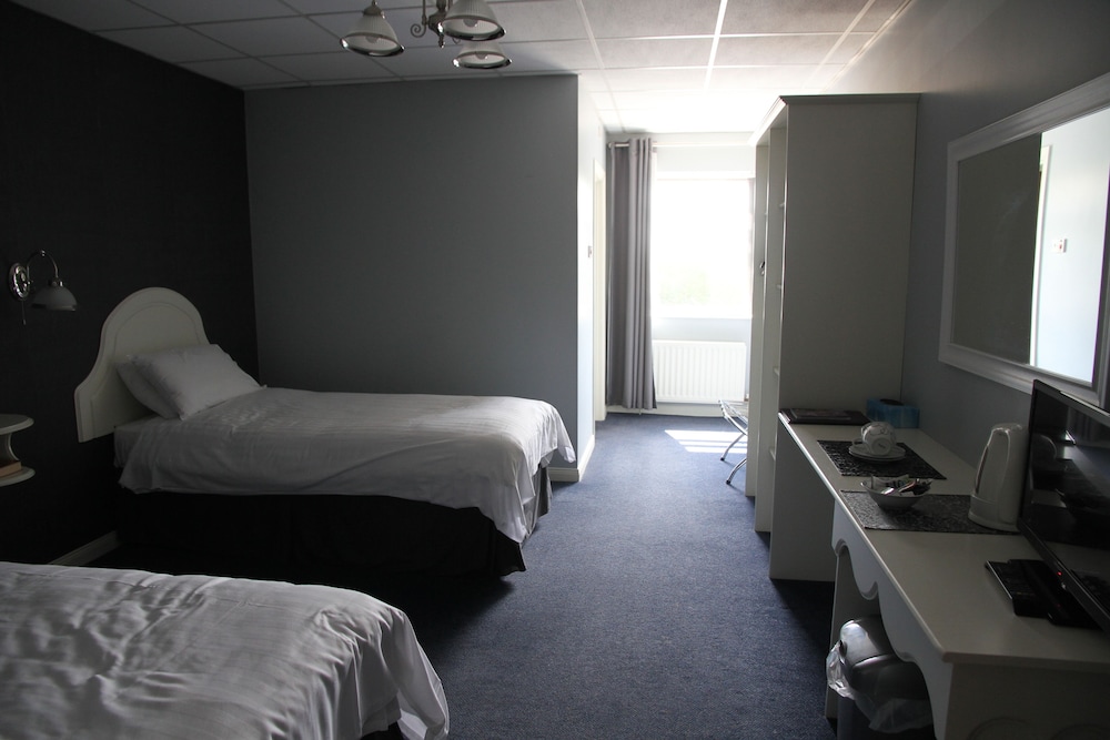 5 Corners Guest Inn 4/19