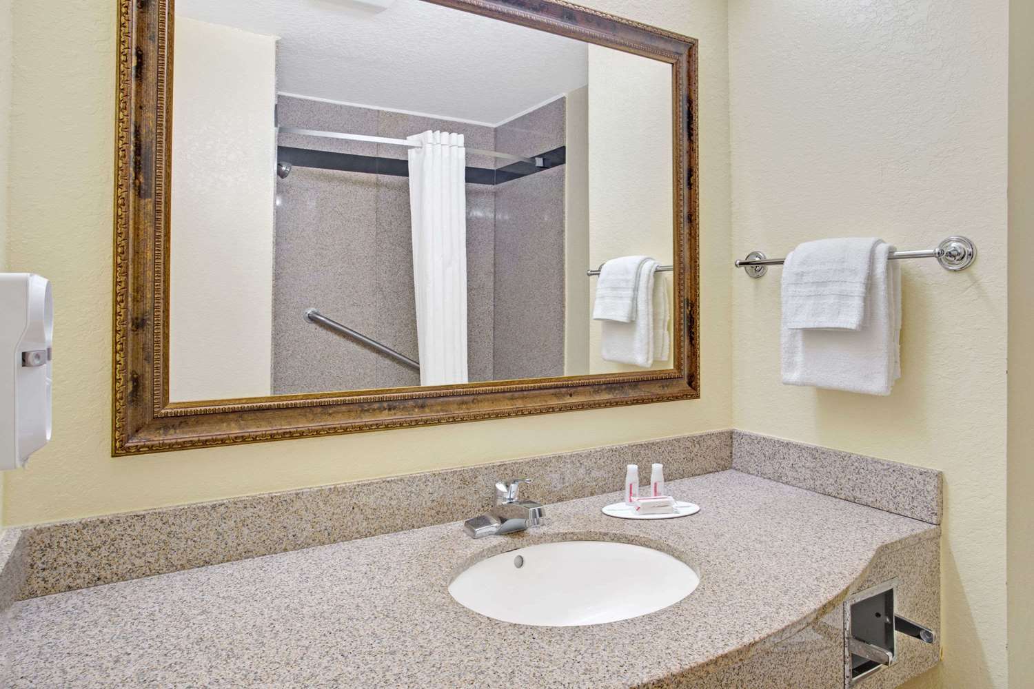 Super 8 by Wyndham Daytona Beach 9/10