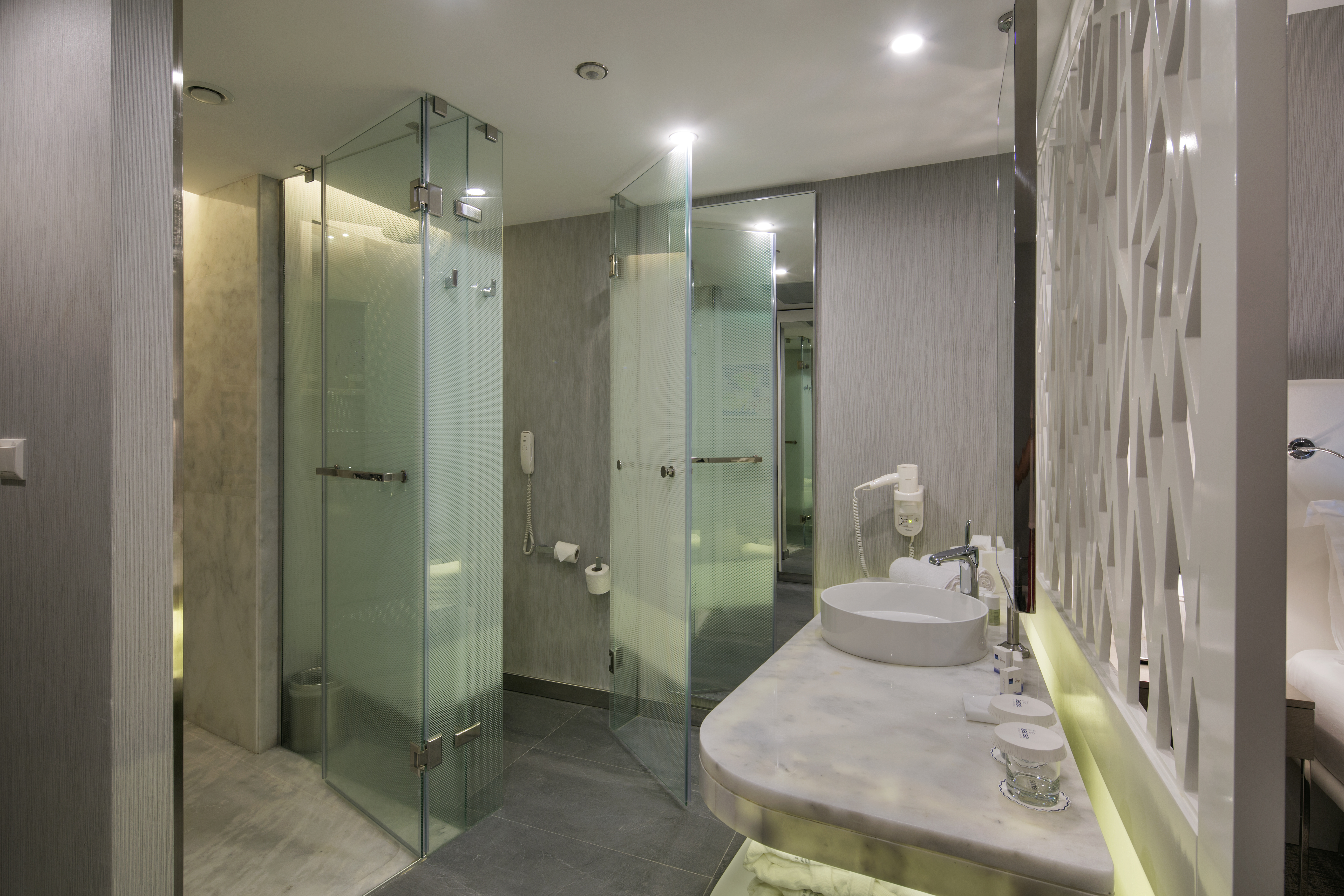 جناح، The Sense De Luxe Hotel 2/3