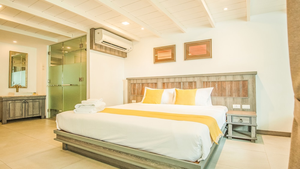 B2 Riverside Premier Hotel 6/22