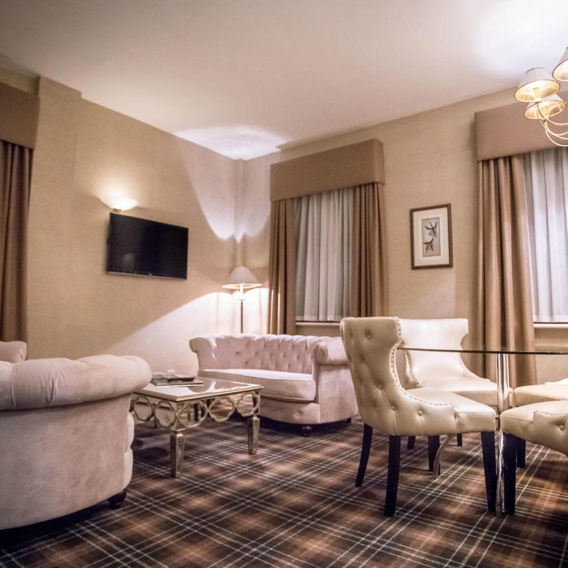 EXECUTIVE, SUITE