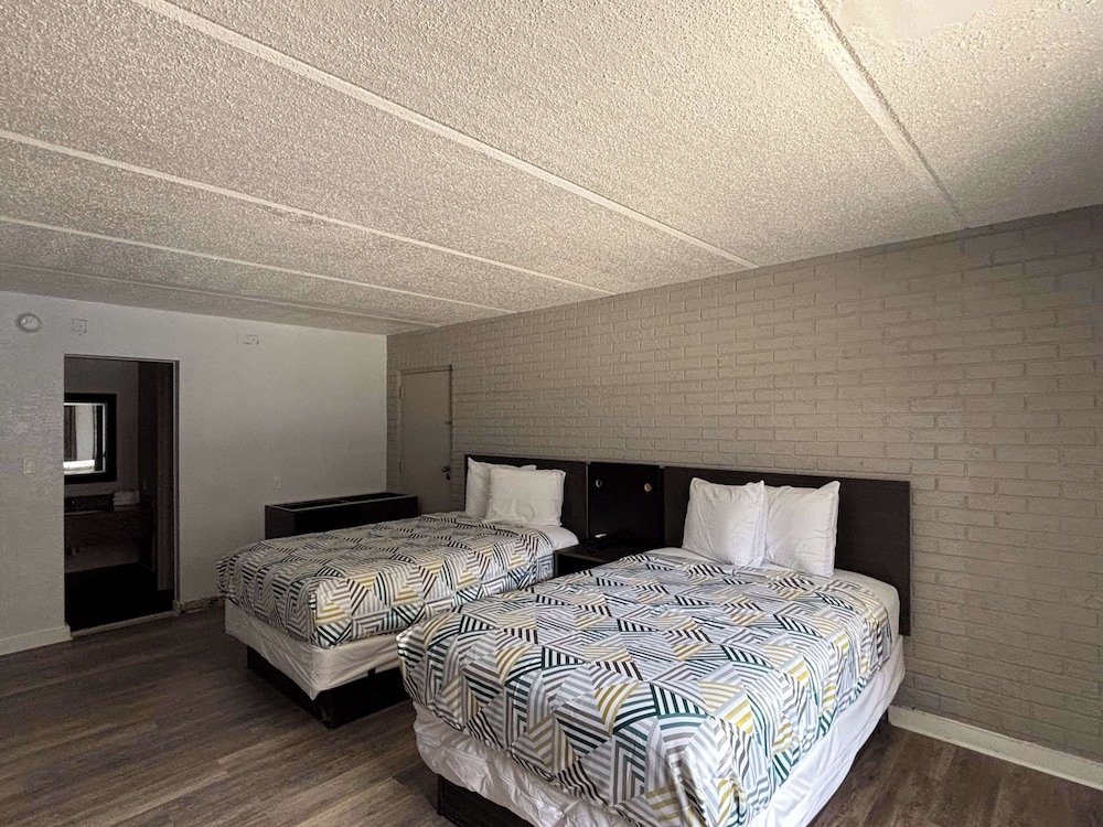 STANDARD, 2 DOUBLE BEDS, KITCHEN