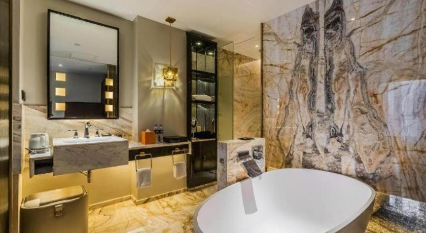 Grand New Century Hotel Yixing 48/50