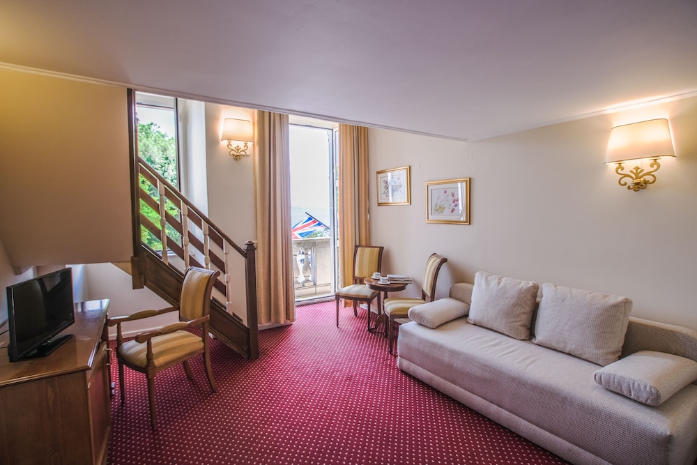 Cavalieri Hotel 37/67