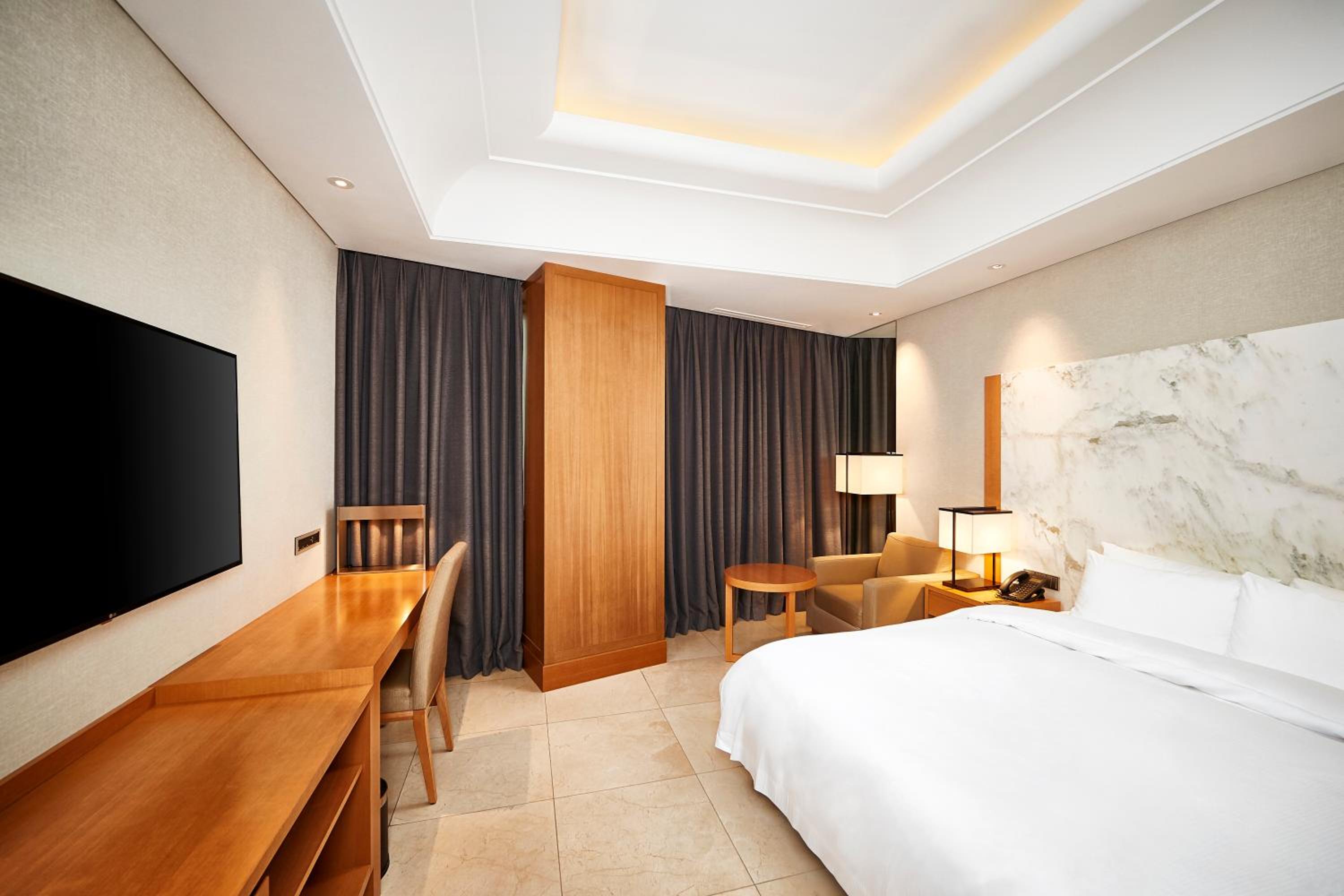 Deluxe, Queen Bed