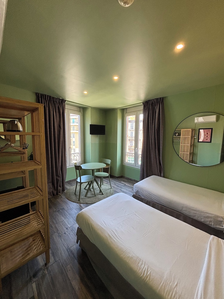 DELUXE, TWIN BEDS, BALCONY