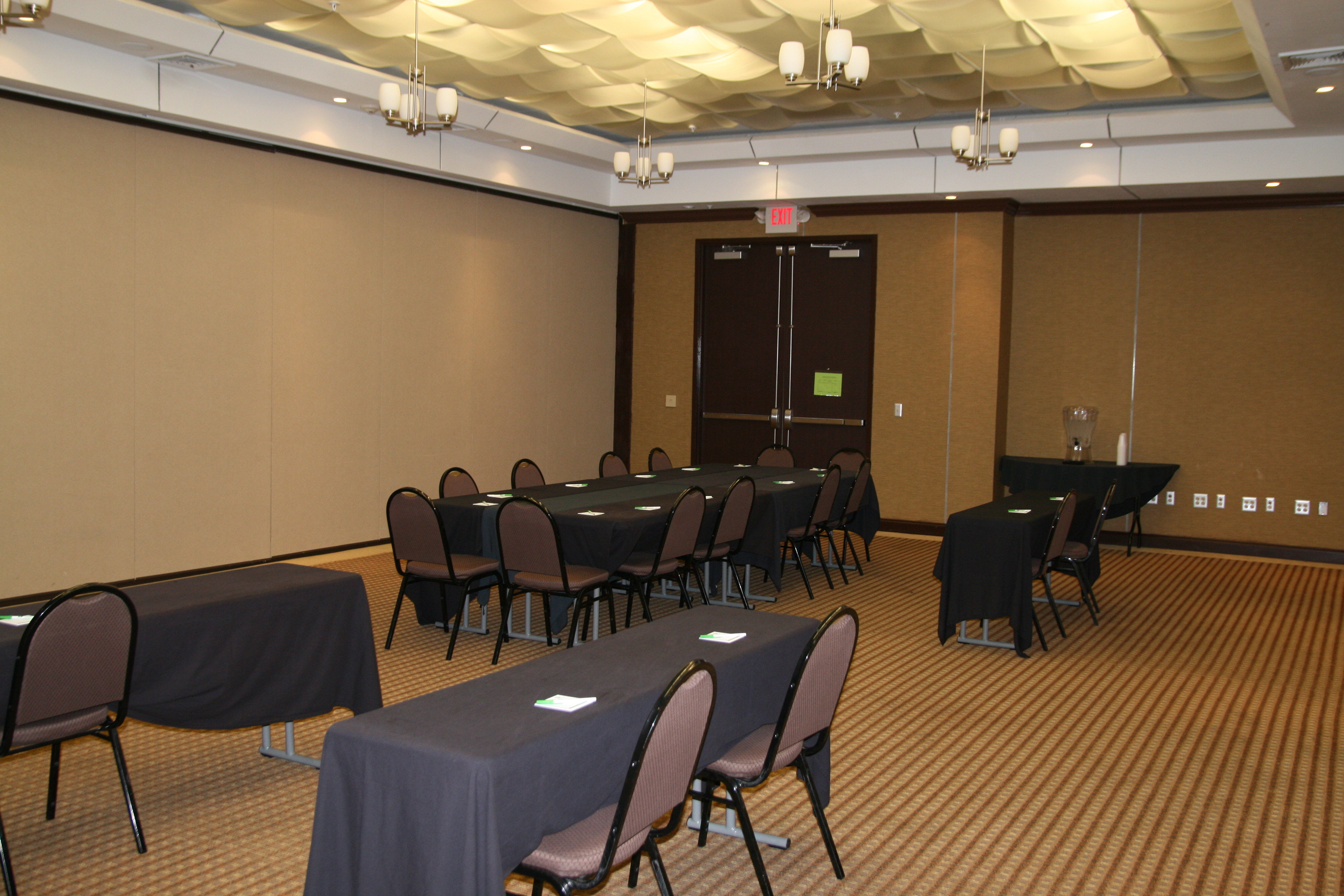 Holiday Inn Macon North 74/79