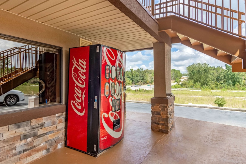 Econo Lodge Byron - Warner Robins 46/52