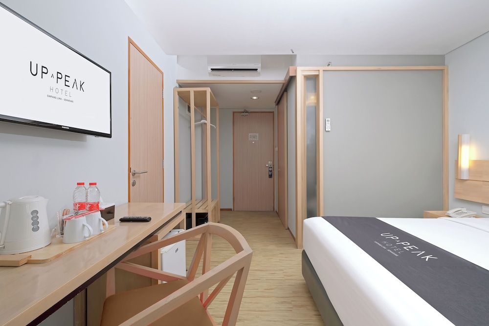 Up-Peak Hotel Simpang Lima Semarang Powered by Archipelago 17/33