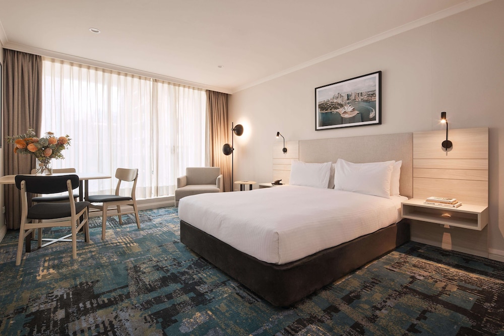 Superior Queen Studio