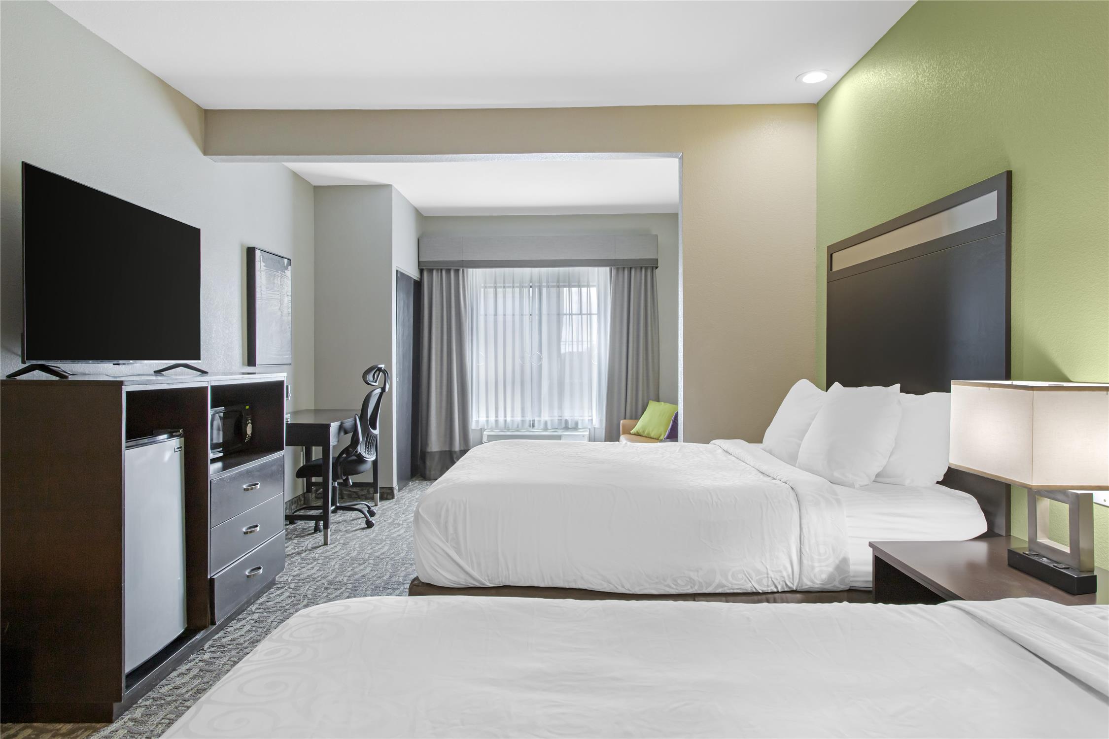 Suite, 2 Queen Beds, Sofa
