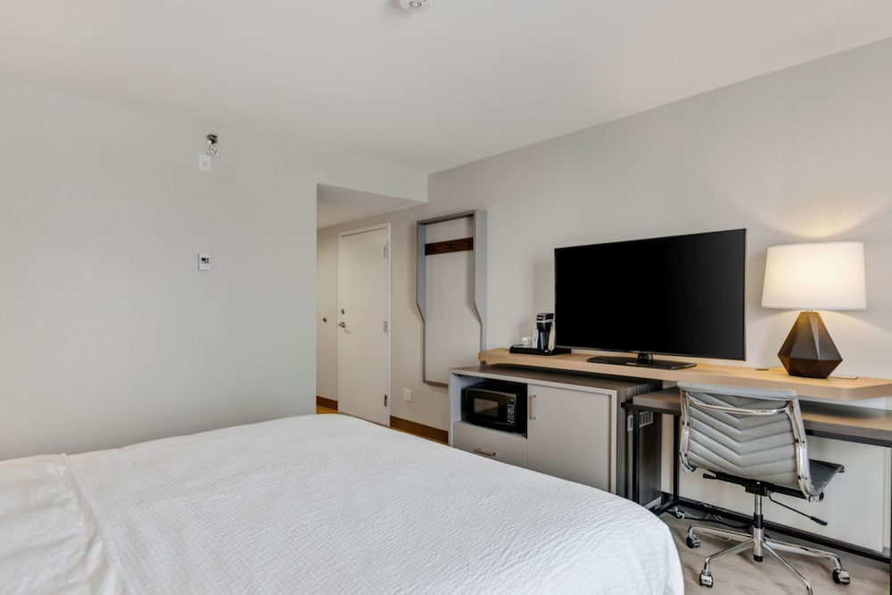 Room, King Bed, Bathtub, Accessible