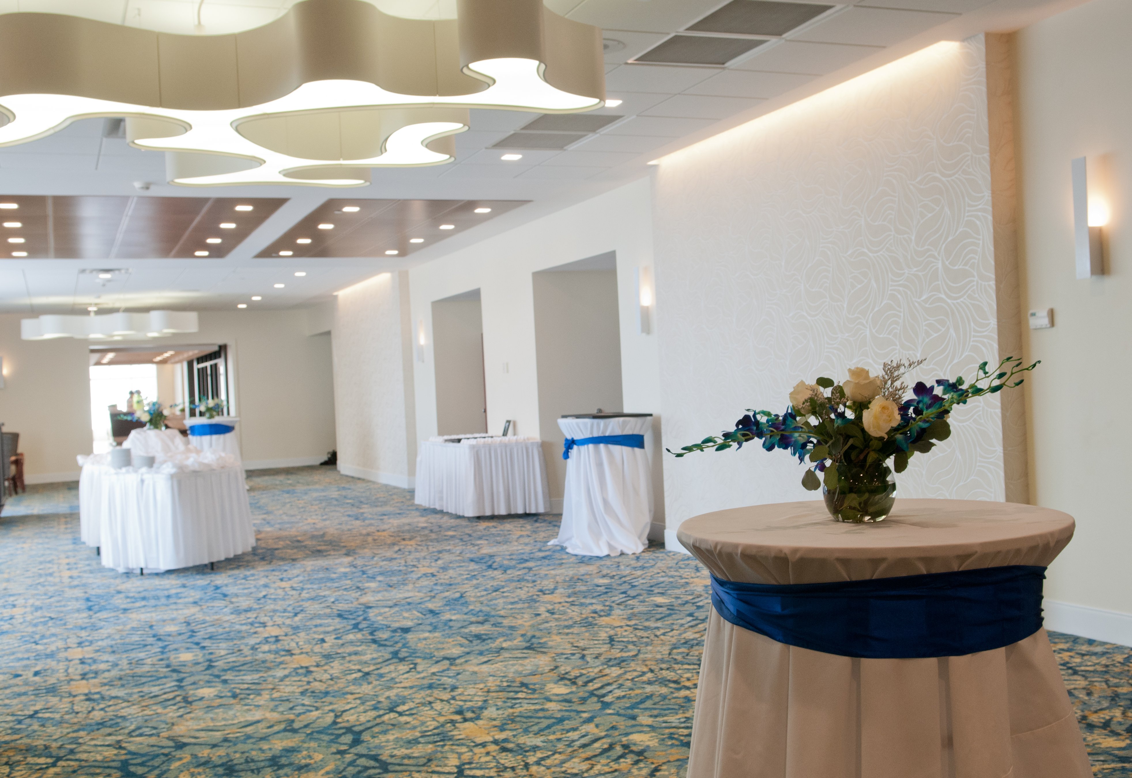 Crowne Plaza Suites Pittsburgh South 11/76