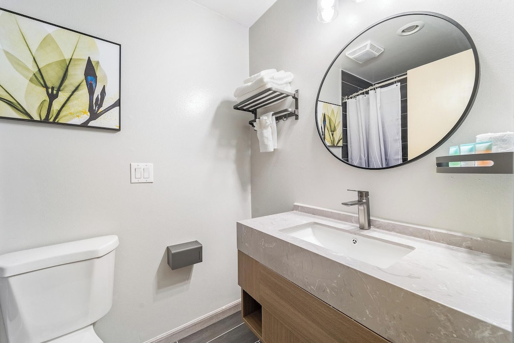 Interurban Suites Hotel, a Dazzler Select by Wyndham 69/69