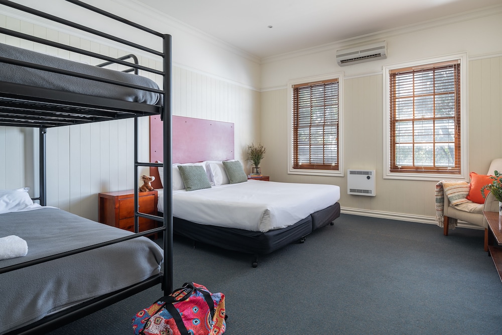 Sovereign Hill Hotel 23/68