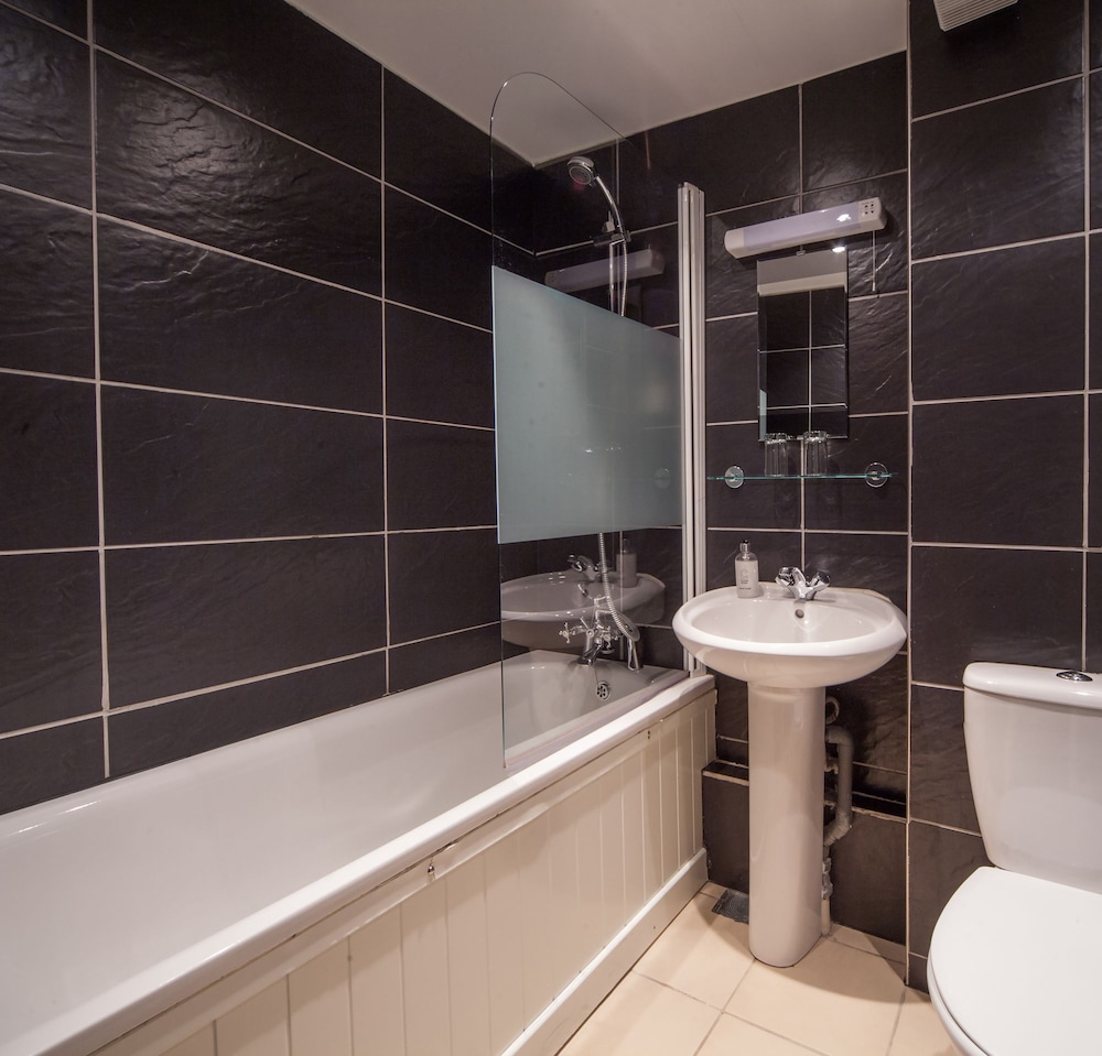 Rodney Hotel 24/48