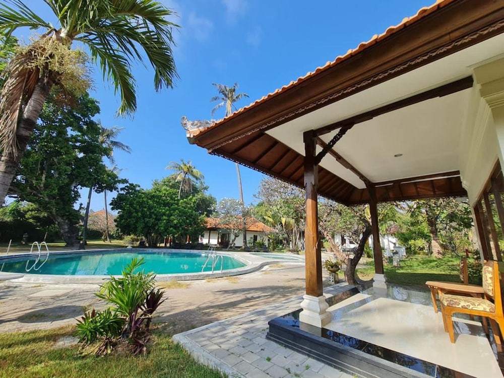 Bali Beach Hotel 48/50