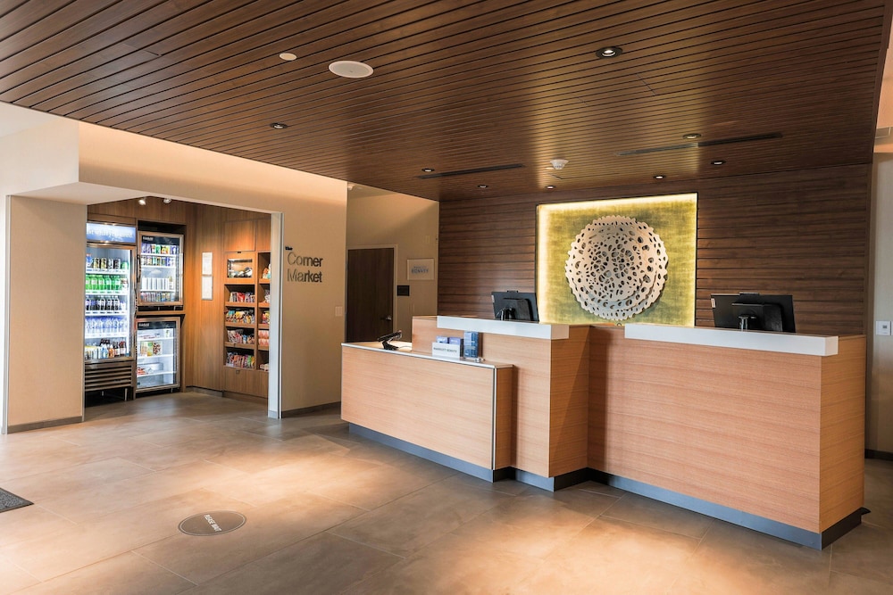Fairfield Inn & Suites by Marriott Marquette 7/37