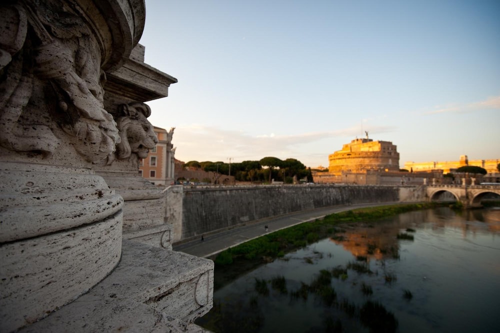 Rome Services Porta Castello 32/44