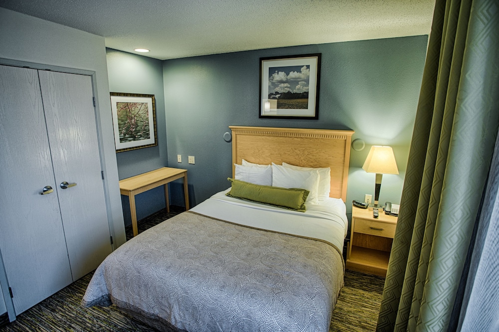 Candlewood Suites Fargo N Dakota State University 17/56