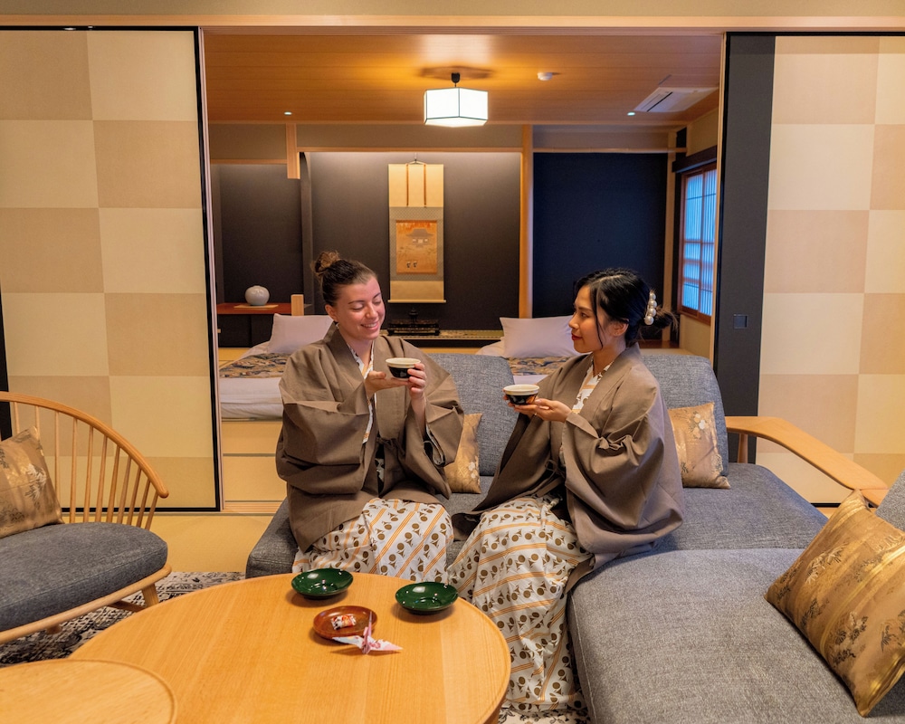 NISHIYAMA RYOKAN 41/46