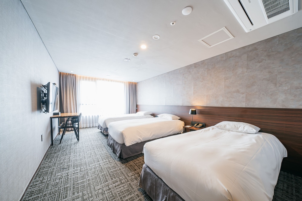 With City Hotel 26/40