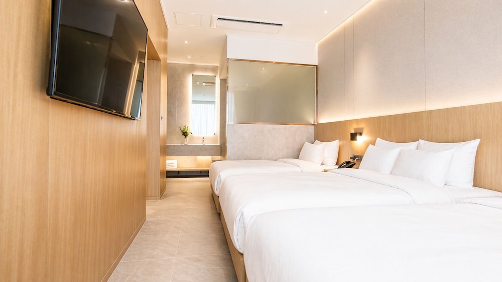 جناح بسرير كينج وسرير فردي، Hotel Laon 4/10