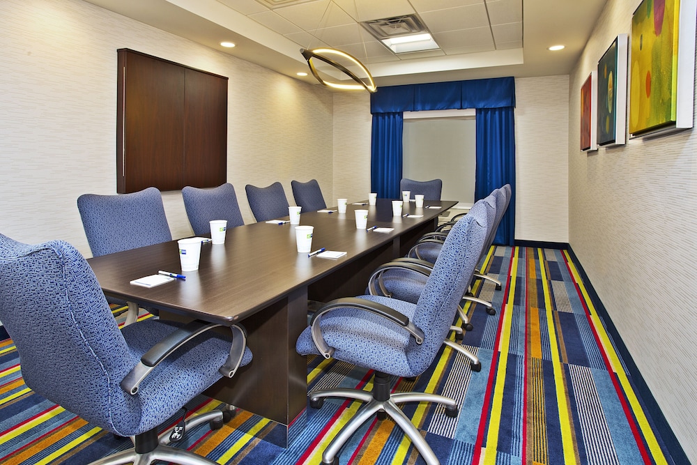 Holiday Inn Express & Suites Ann Arbor West, an IHG Hotel 36/43
