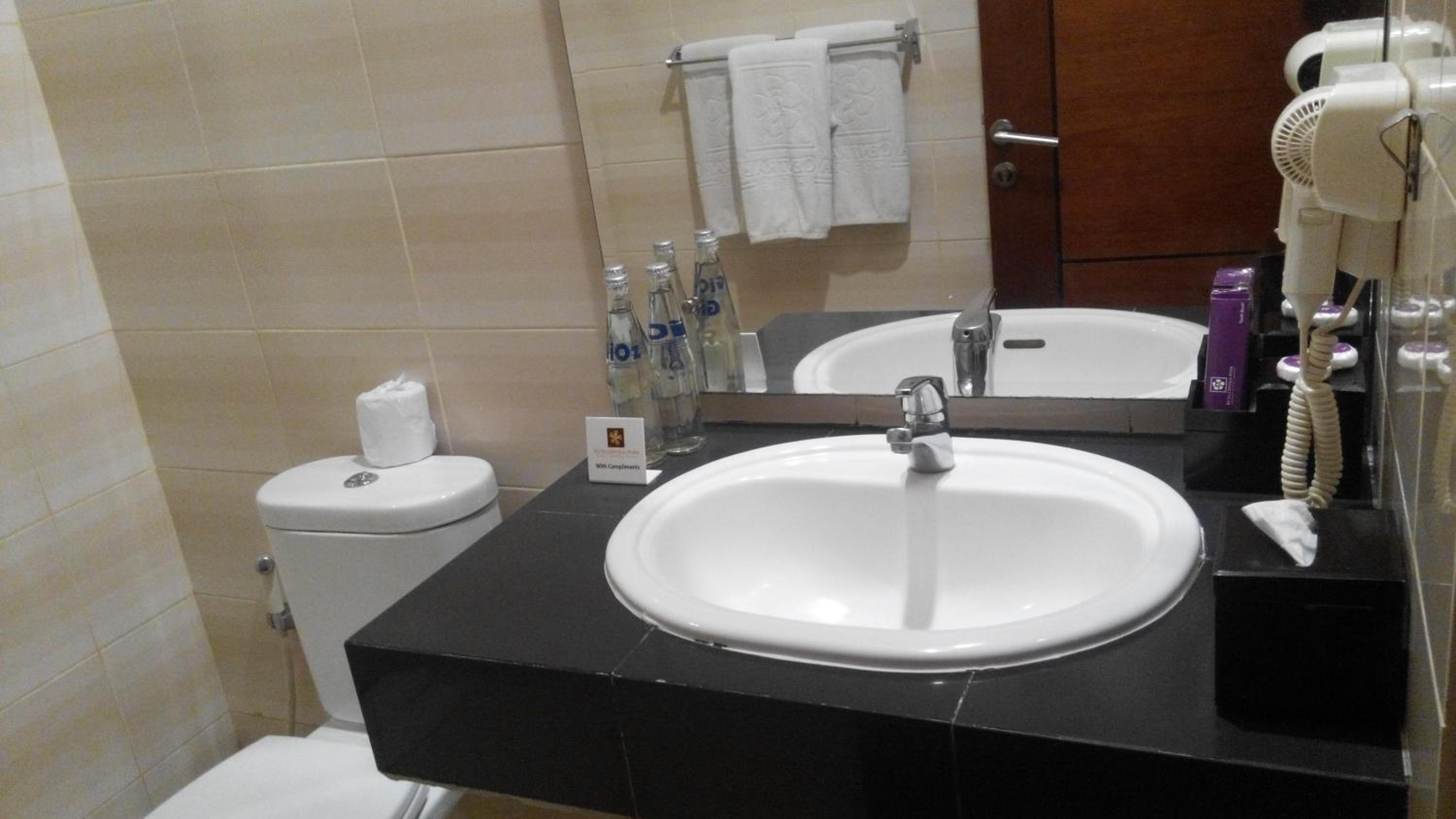 Room, Quadruple, Double Bed, No Window، Kuta Central Park Hotel 5/5