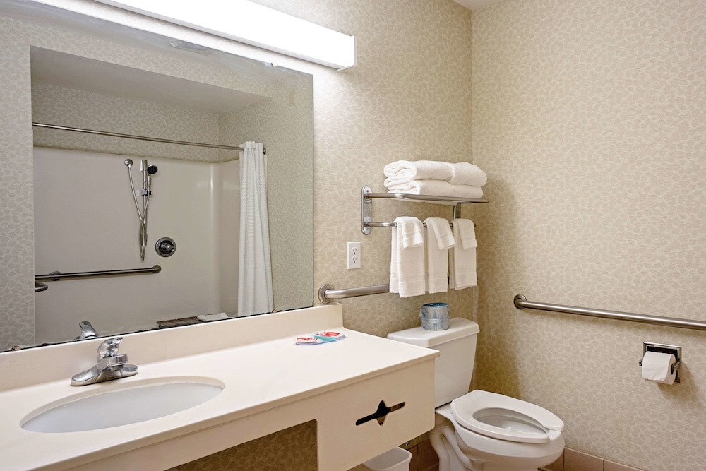 Quality Inn Frontier at US Hwy 30 8/34