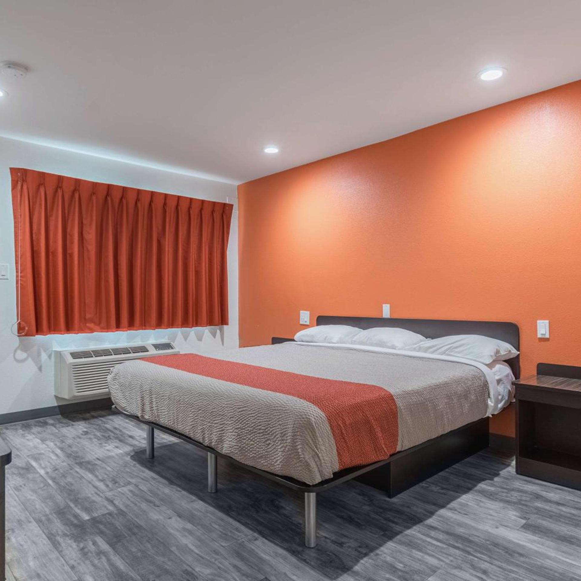 غرفة بسرير كينج، Motel6 Barstow, CA - Route 66 6/10