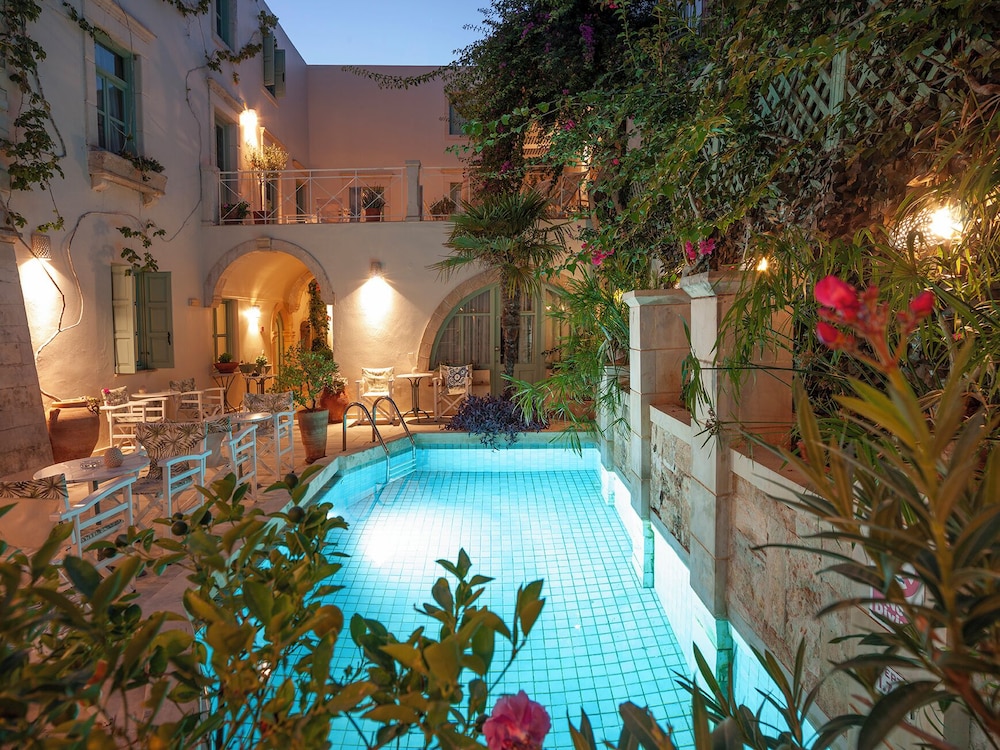 Mythos Suites Hotel 62/68