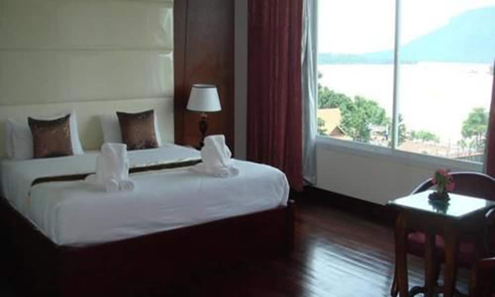 Arawan Riverside Hotel 22/65