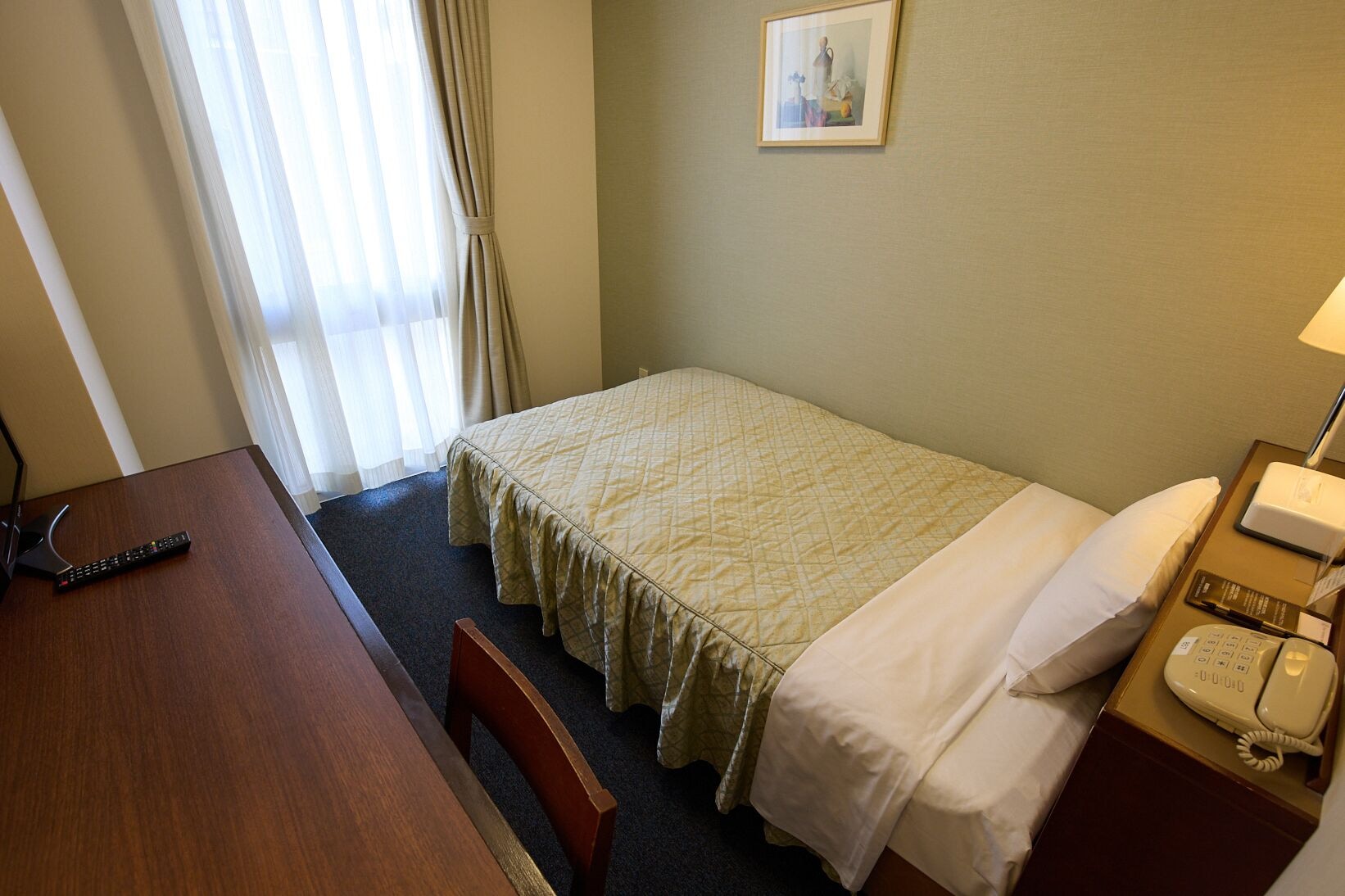 ROOM, SINGLE