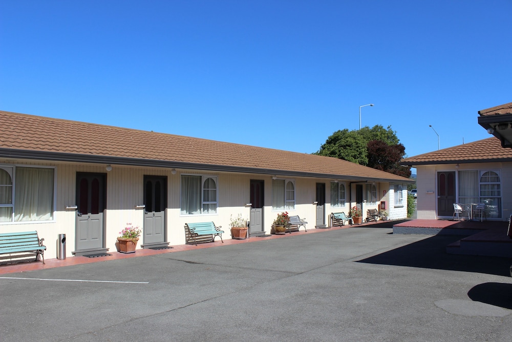 Earnslaw Motel 38/39