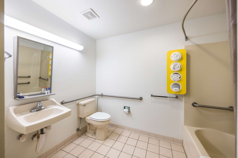 Golden Isles Inn & Suites Brunswick South 26/38
