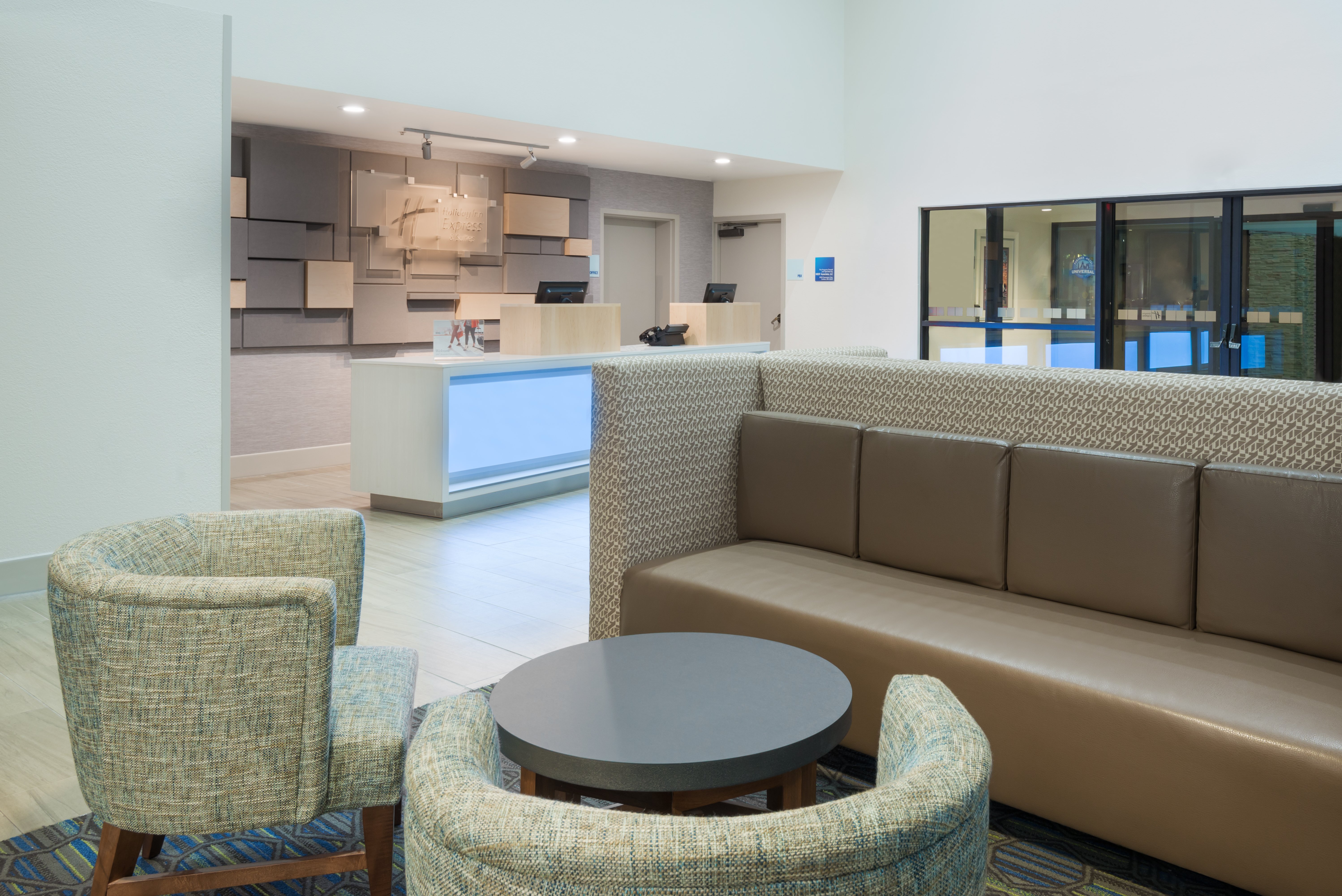 Holiday Inn Express & Suites Nearest Universal Orlando 33/48