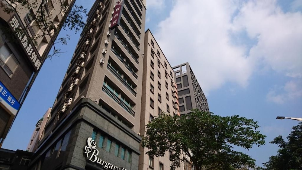 Burgary Hotel 8/50
