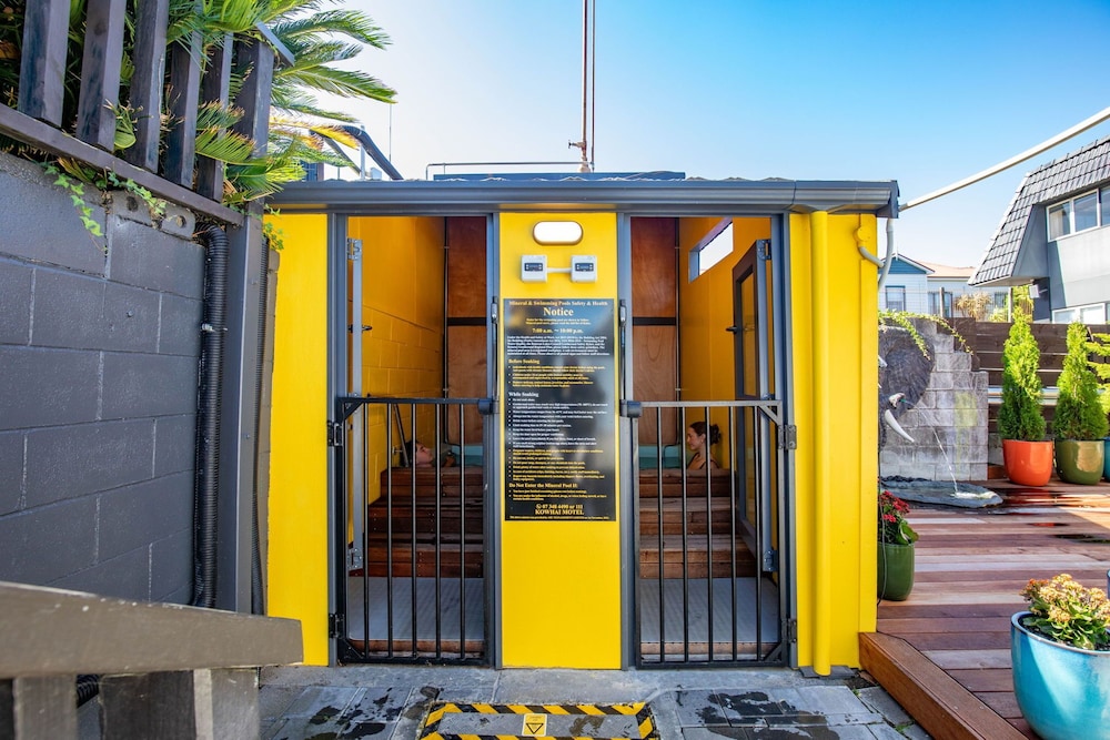 Kowhai And Colonial Motel 1/49
