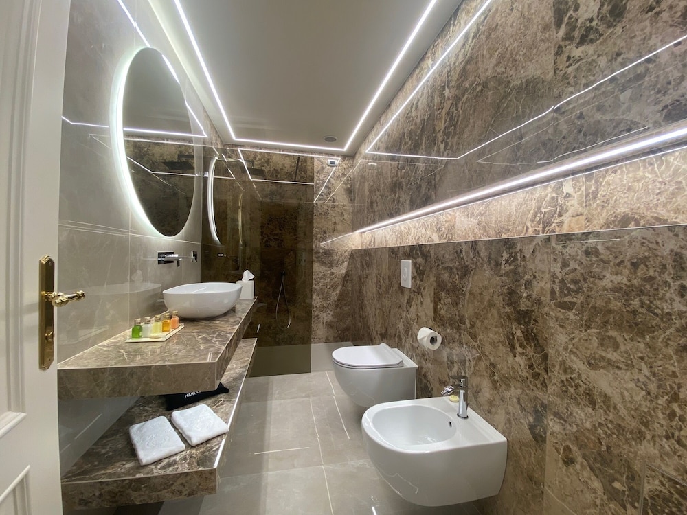 Hotel Villa Del Sogno 76/77