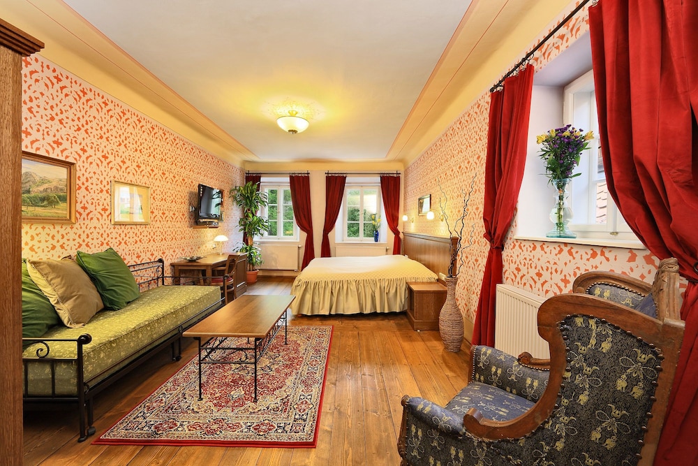 Hotel Edward Kelly 15/30