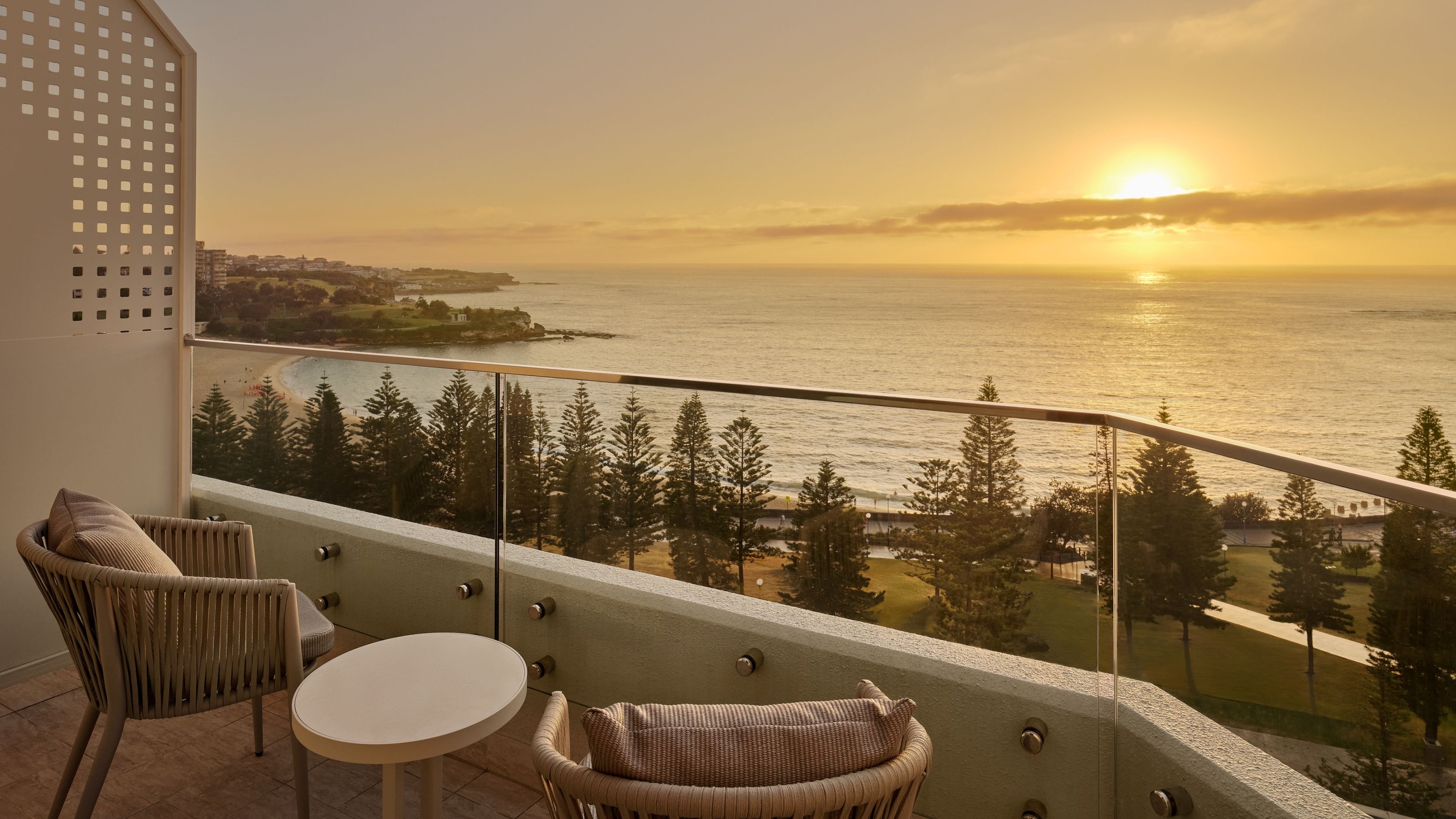 InterContinental Sydney Coogee Beach by IHG 76/80