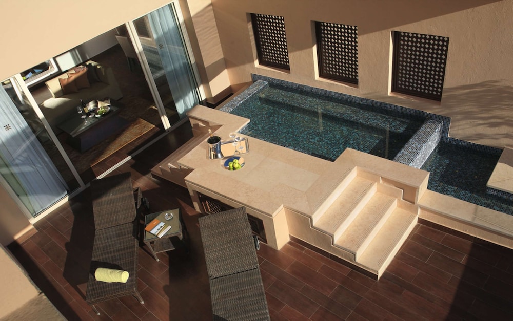 swimming pool spa