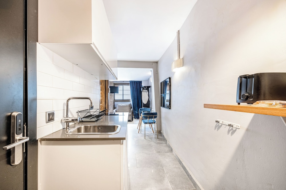 Ainb Picasso Corders Apartments 47/58