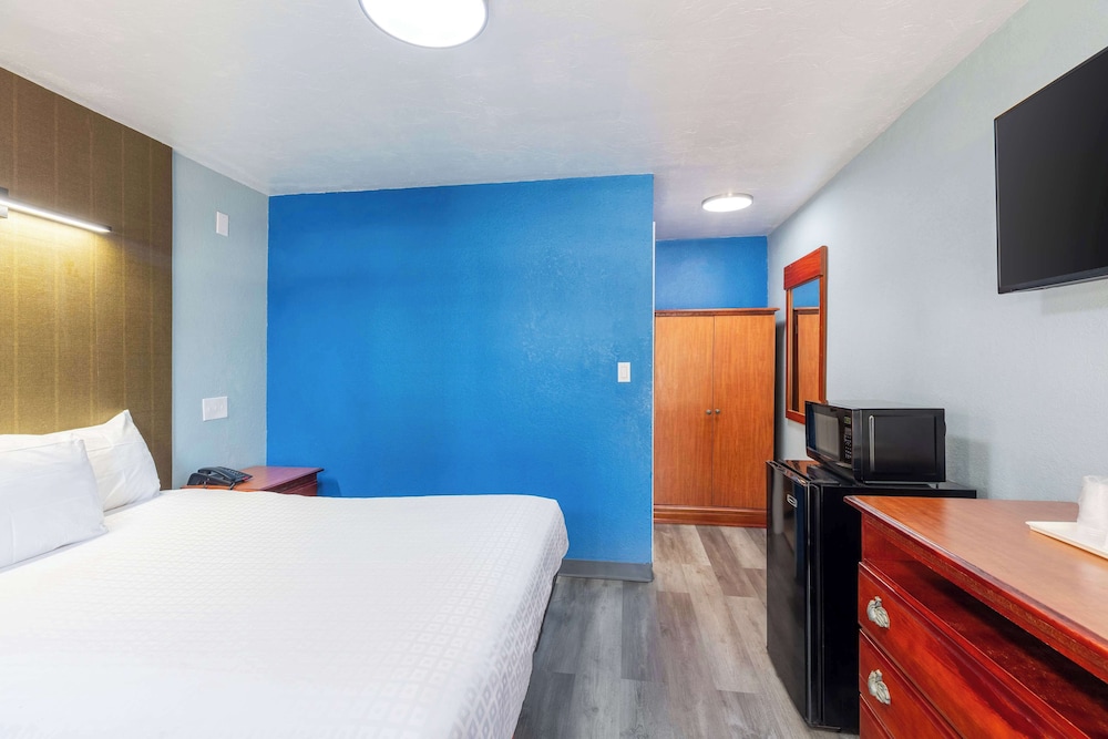 Room, Queen Bed, Smoking
